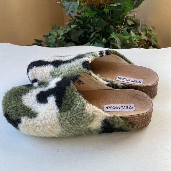Steve Madden Green and Black Camo Mules - Picture 2 of 10